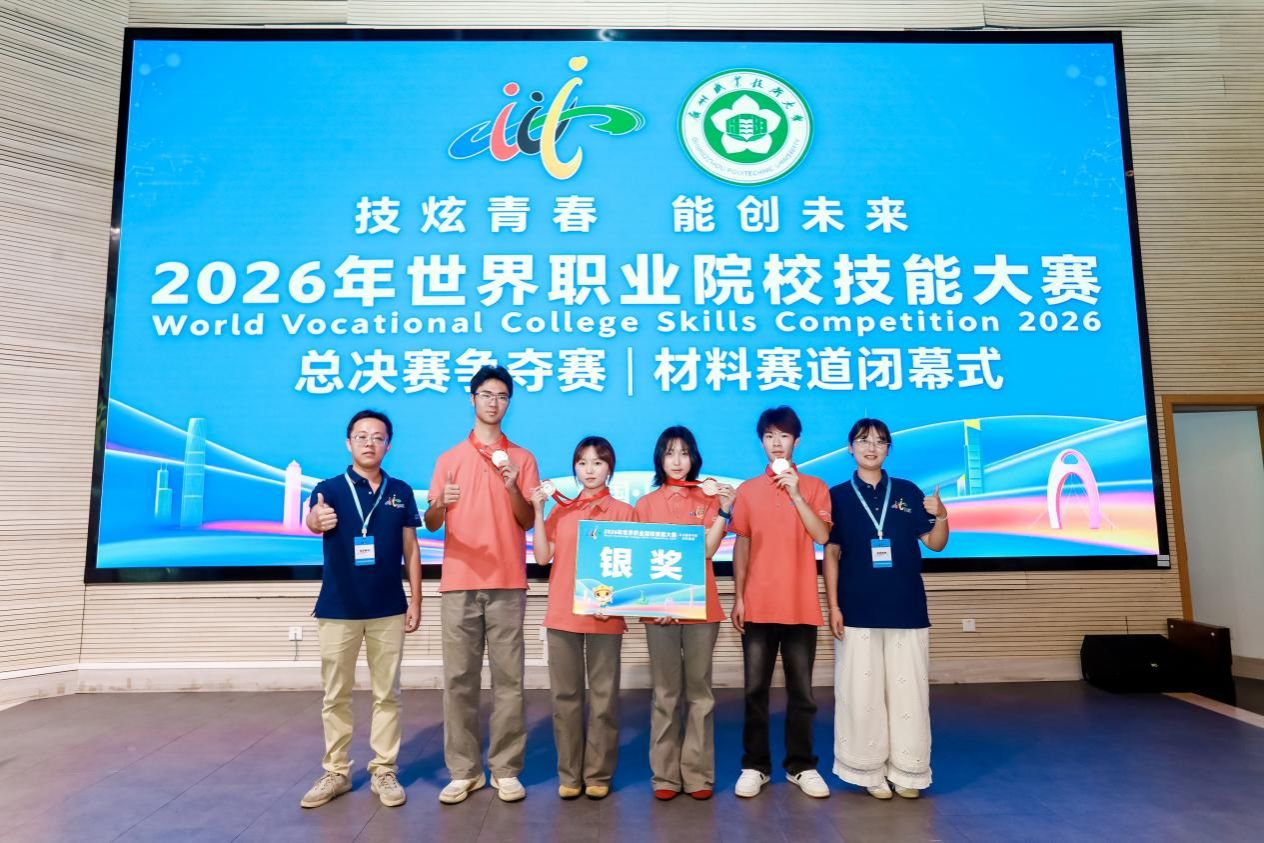 2D2E59FA4F8EF5D680CC99273F5_FC8469D0_2CC64.jpg?e= 2D2E59FA4F8EF5D680CC99273F5_FC8469D0_2CC64.jpg?e=