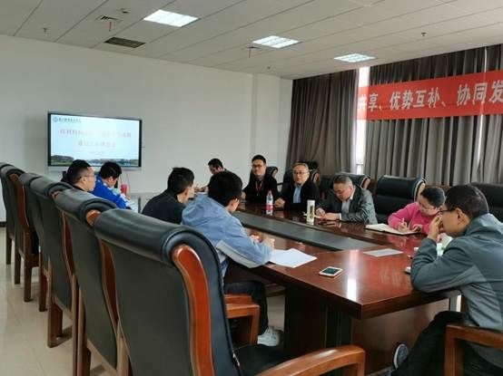 F28479A550A94E7744E9B883B48_D8D12B7F_96A6.jpg?e= 注明: 会议室里的人们描述已自动天生