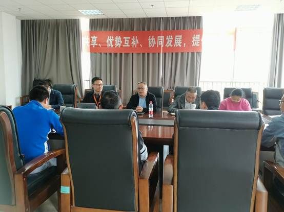 57936D41CE8DEB11CB4A4BD7372_8E696824_8AC8.jpg?e= 注明: 会议室里的人们描述已自动天生