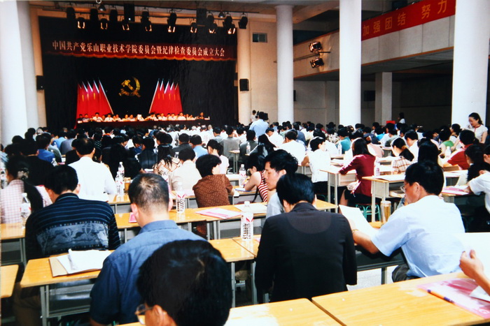 E053524095445FA47DEB3C38910_C28451DB_28A8E.jpg?e= E053524095445FA47DEB3C38910_C28451DB_28A8E.jpg?e=