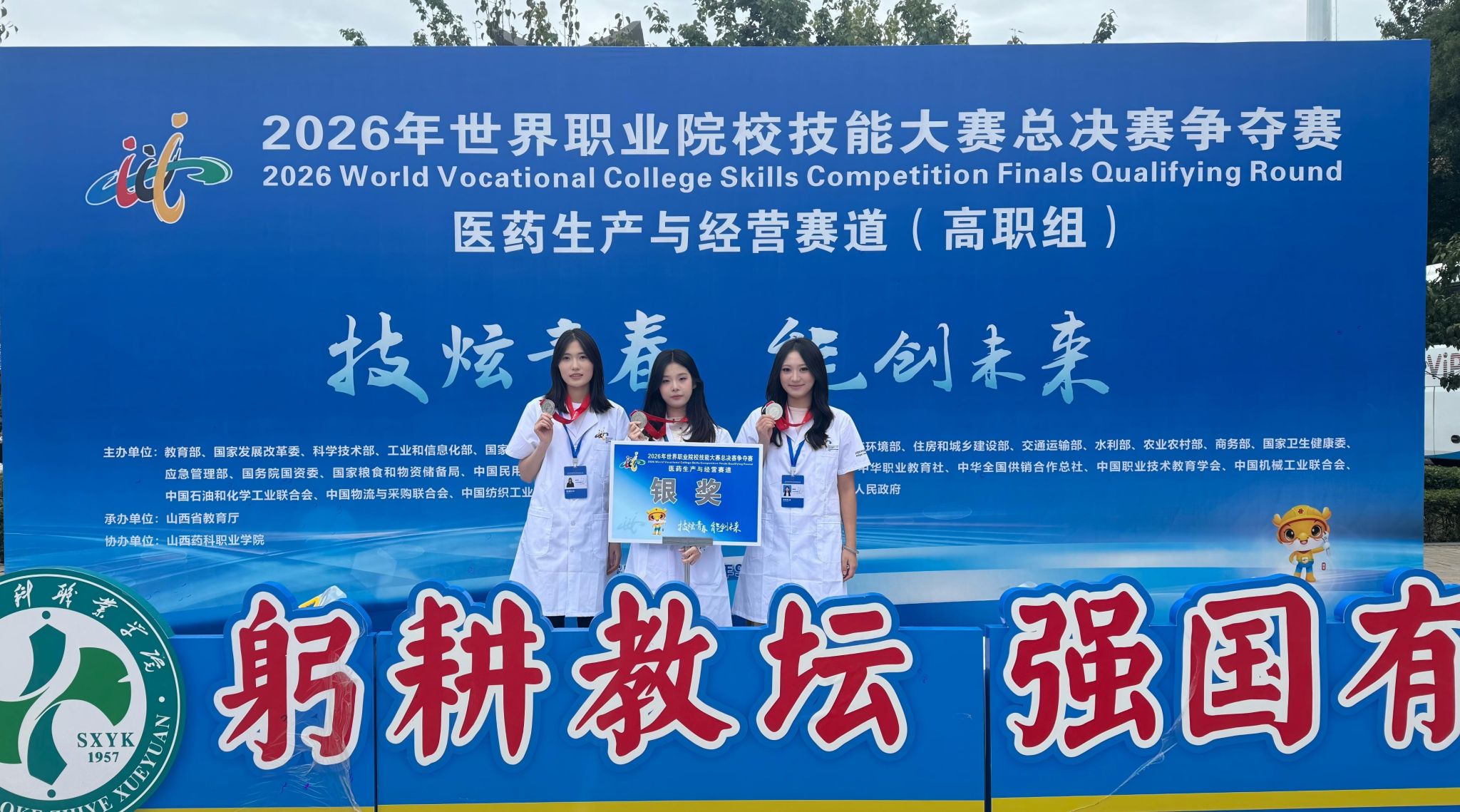 B886A9DC1EE8A5A96AA400C555A_F885A23D_55CA0.jpg?e= B886A9DC1EE8A5A96AA400C555A_F885A23D_55CA0.jpg?e=